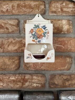 Vintage ceramic matchstick holder